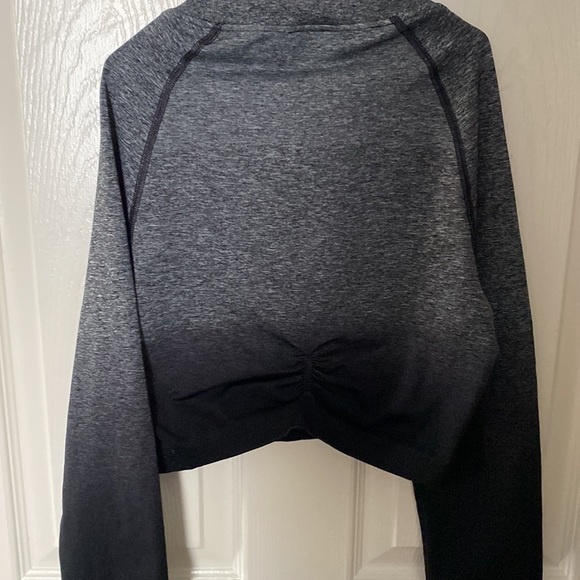 Gymshark Adapt Ombre Seamless Long Crop Top L. Top is in like new condition. - Picture 6 of 6